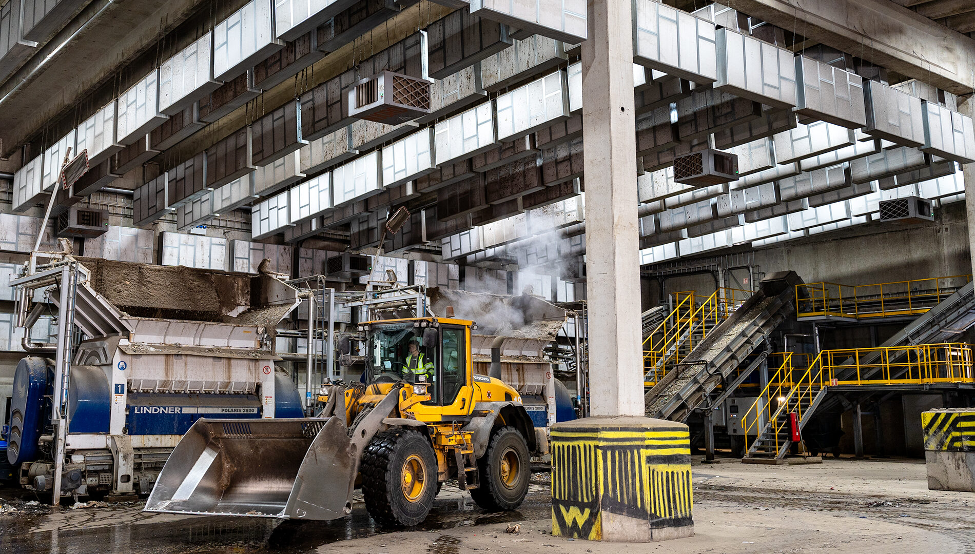 Njord Clean Air industriella luftrenare vid förbränningsanläggning för alternativa bränslen, Heidelberg Materials på Gotland.